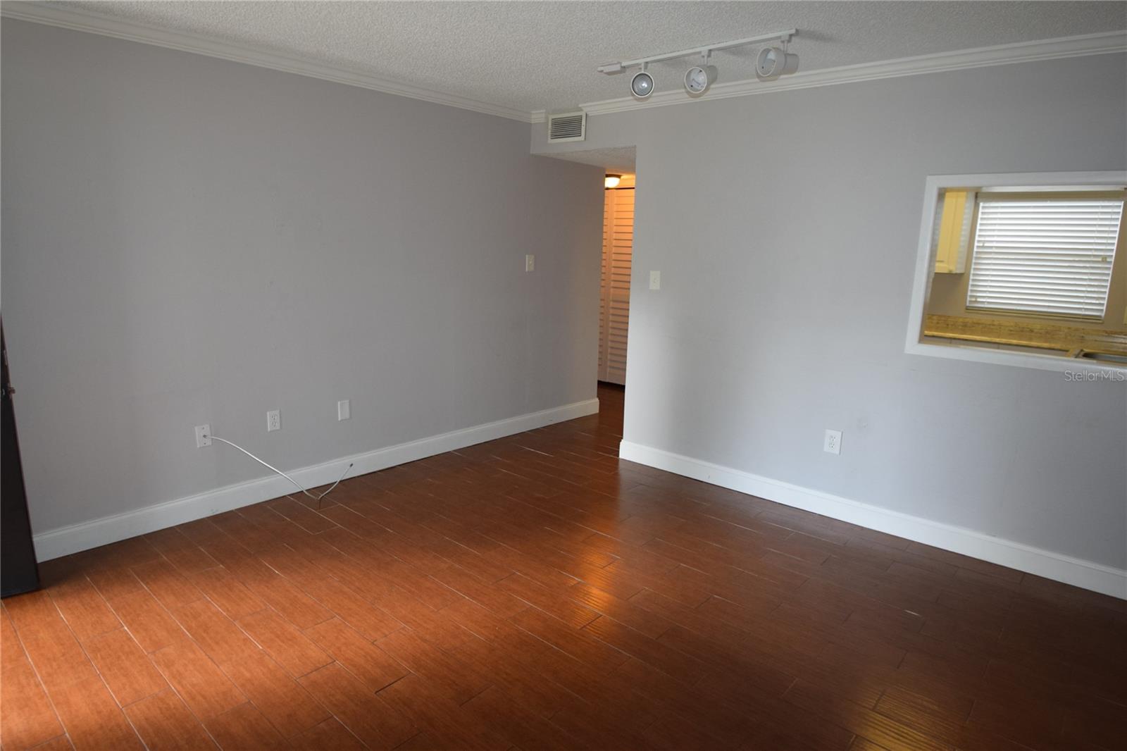 Image 2 of 12 For 1005 New York Avenue 7