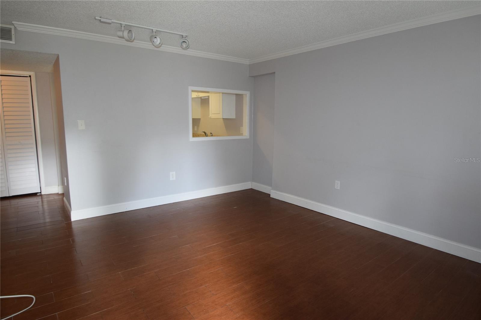 Image 8 of 12 For 1005 New York Avenue 7