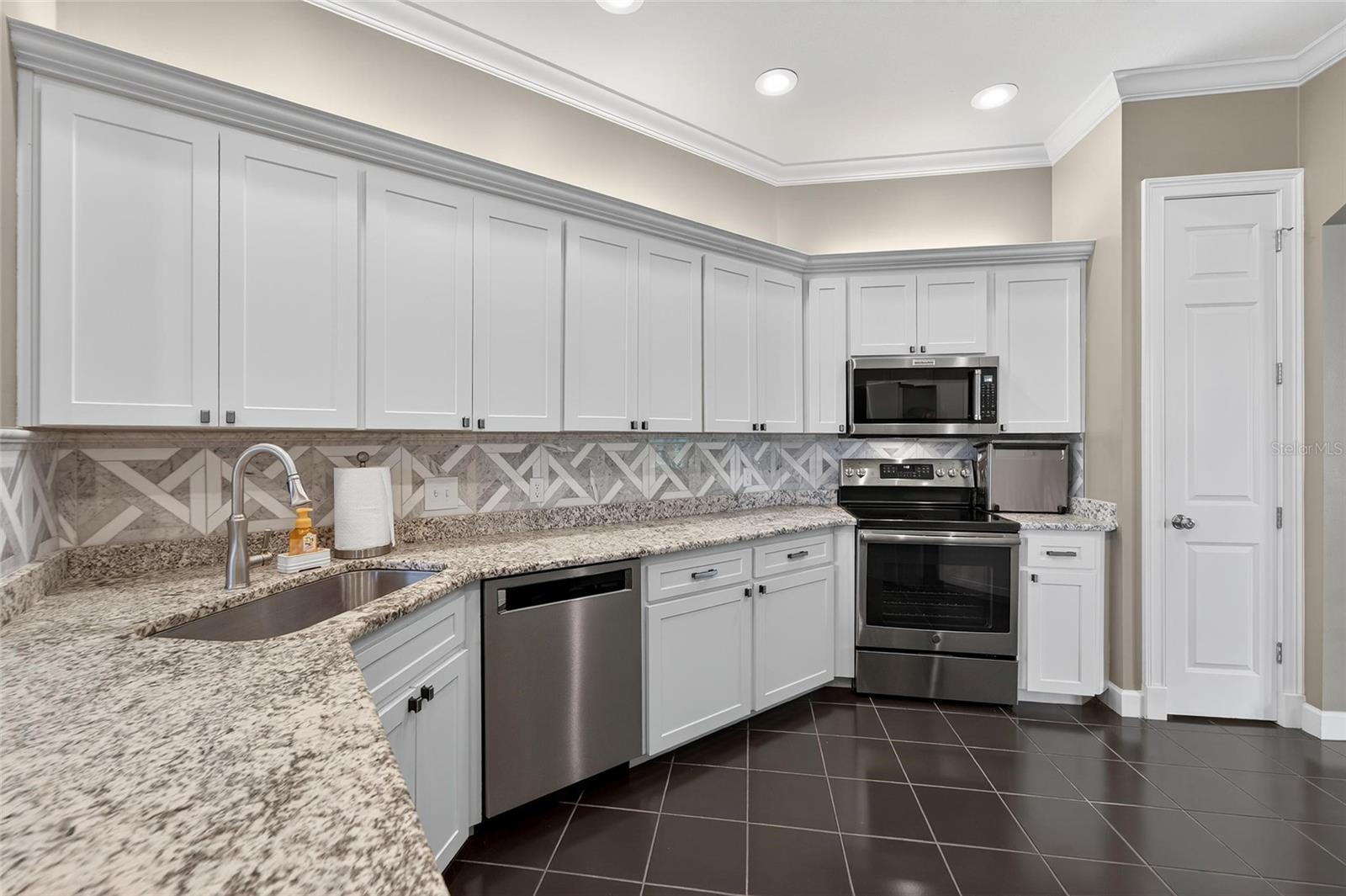 Image 17 of 94 For 2718 Prestwick Drive