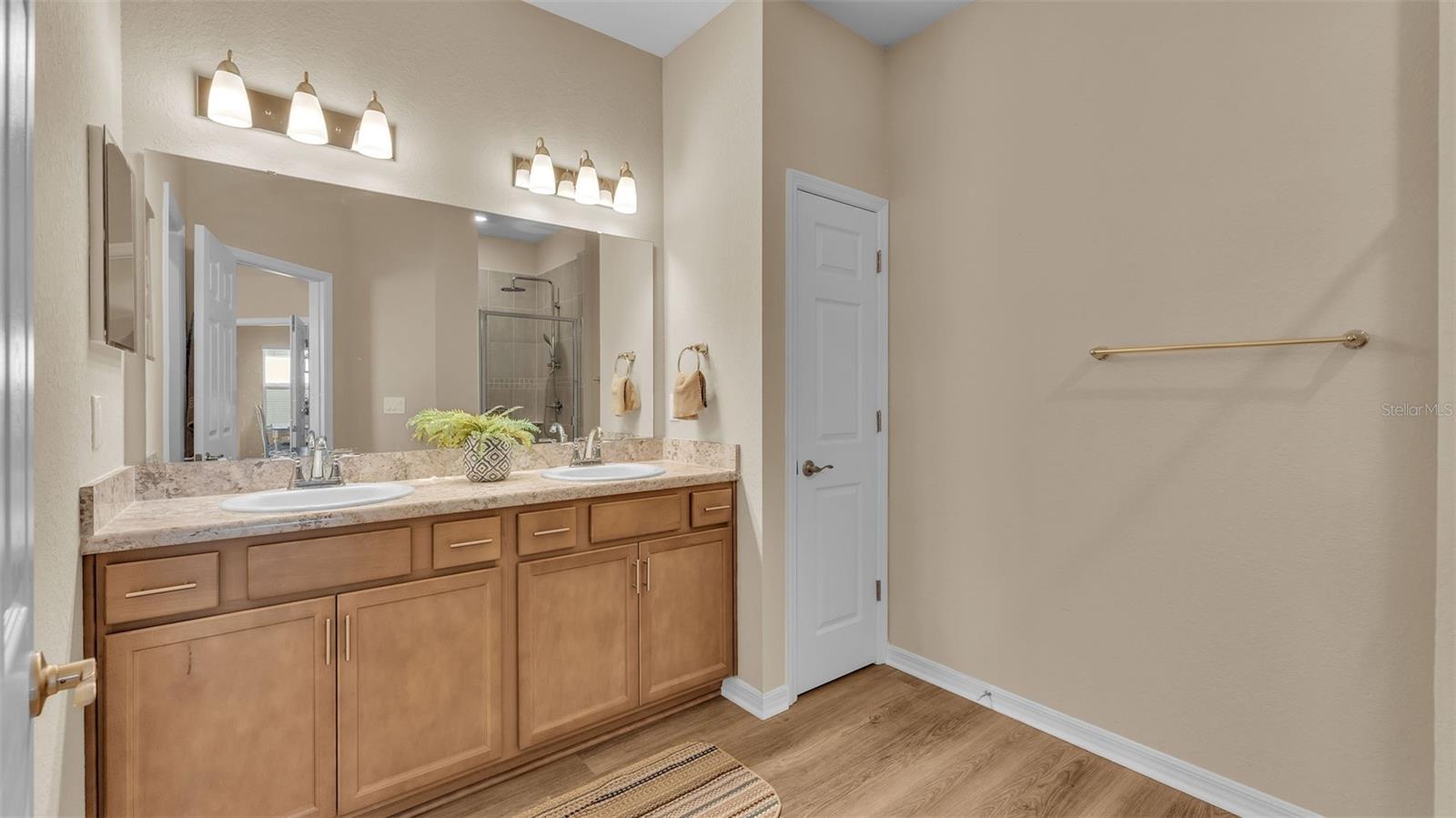 Image 19 of 43 For 1222 Cascade Drive