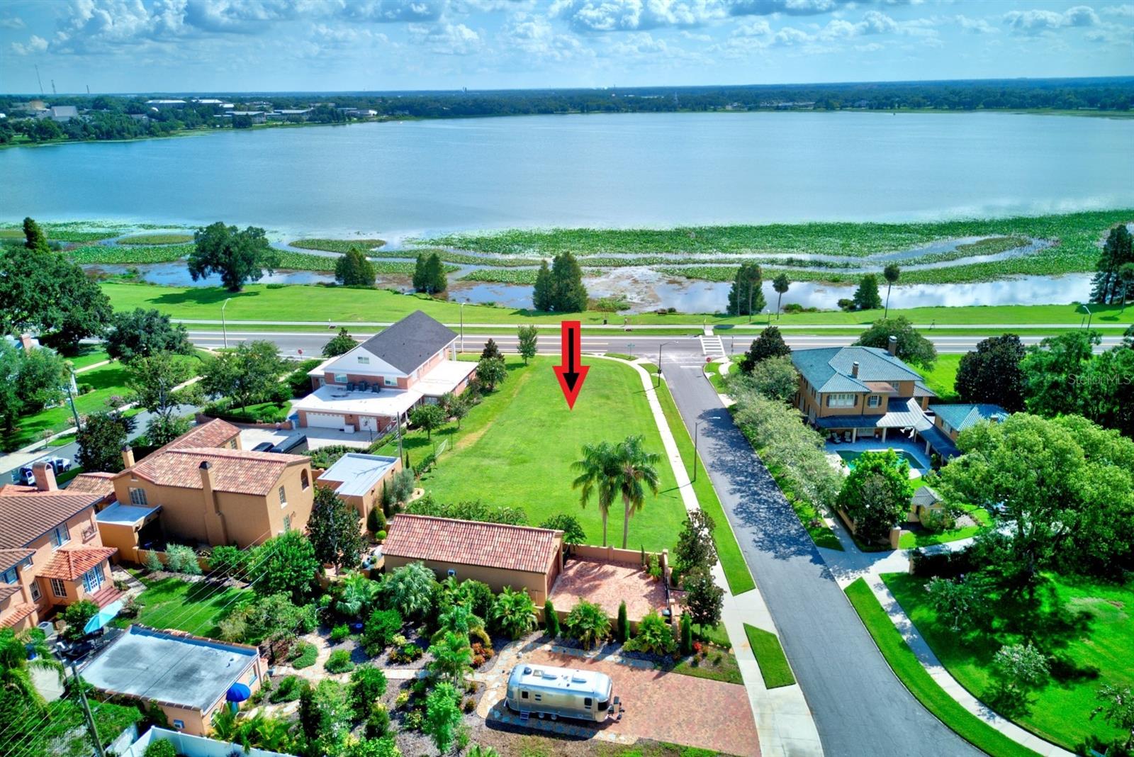 Details for 981 Lake Hollingsworth Drive, LAKELAND, FL 33803