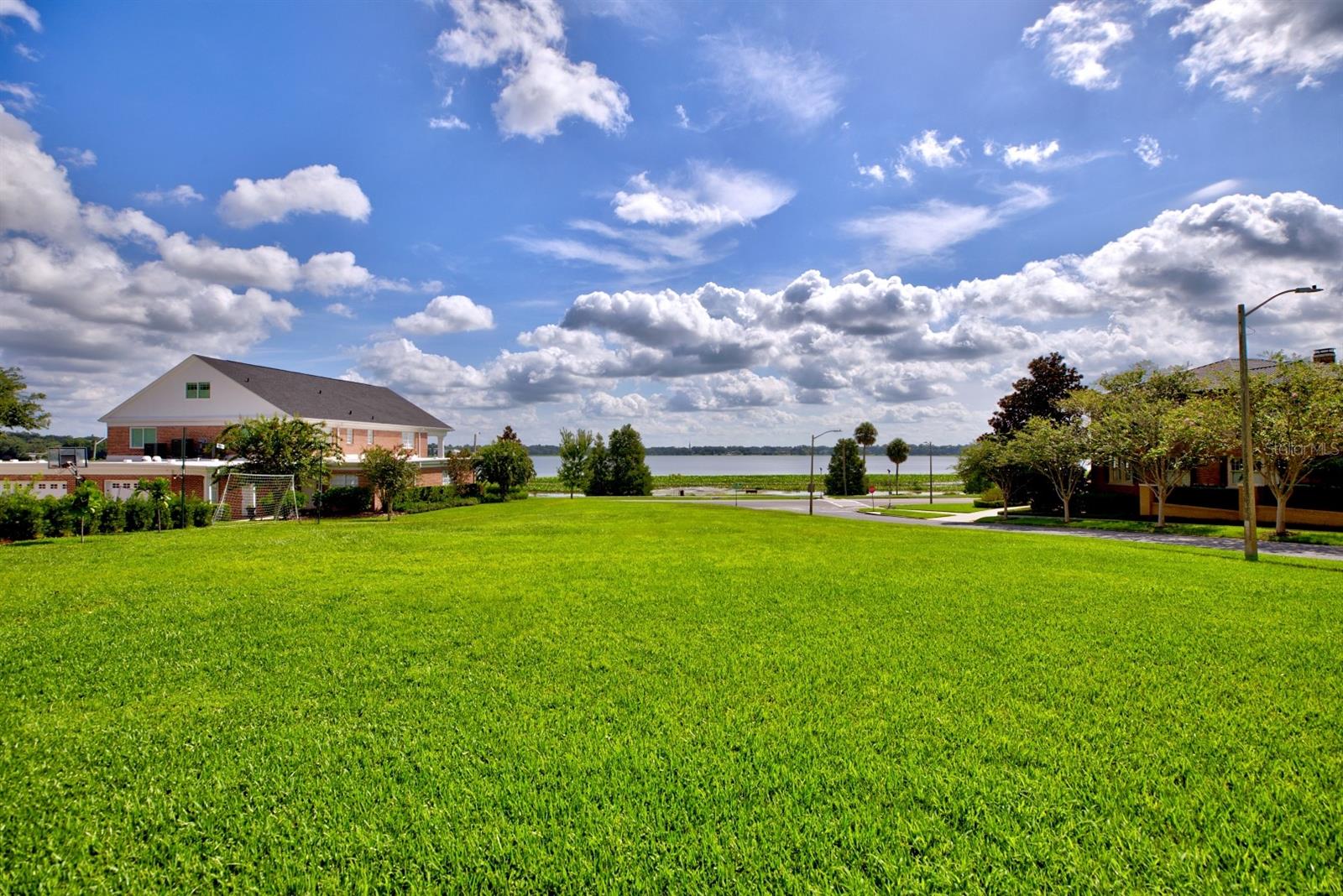 Image 14 of 27 For 981 Lake Hollingsworth Drive