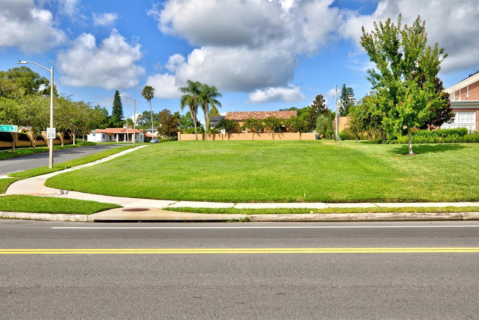Image 17 of 27 For 981 Lake Hollingsworth Drive