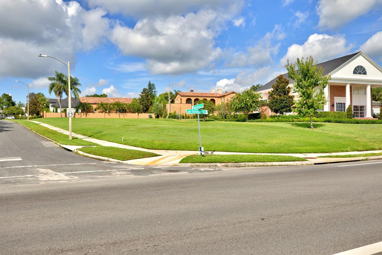 Image 18 of 27 For 981 Lake Hollingsworth Drive