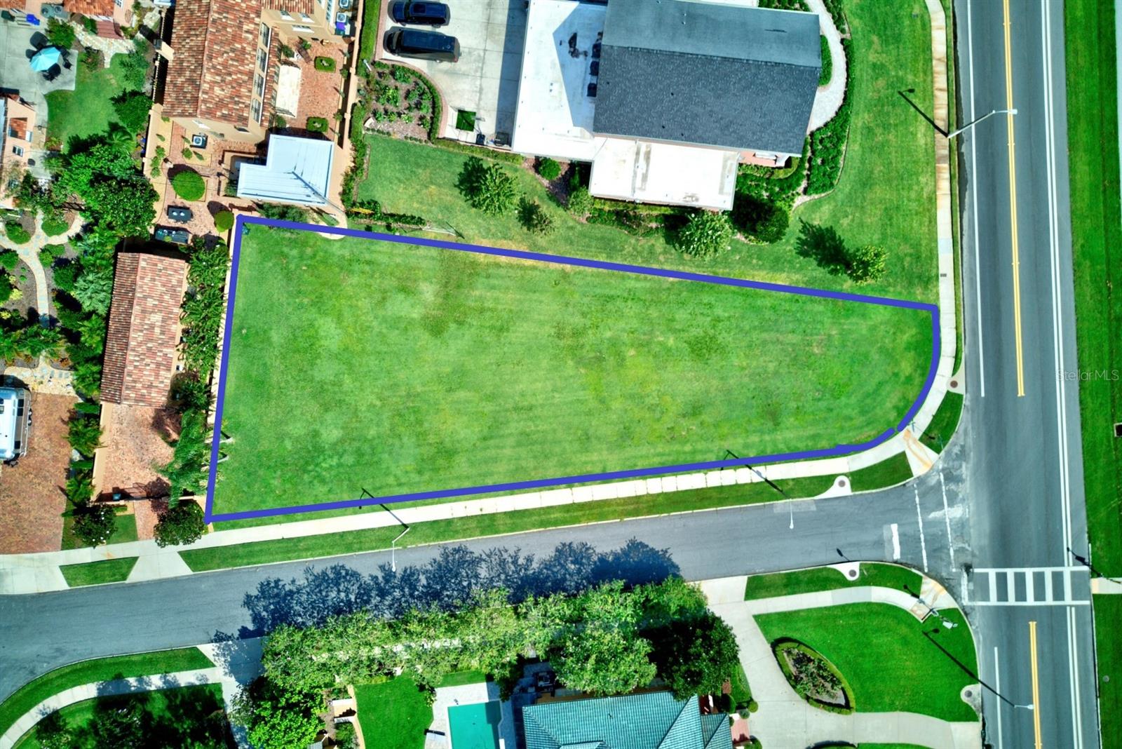 Image 2 of 27 For 981 Lake Hollingsworth Drive