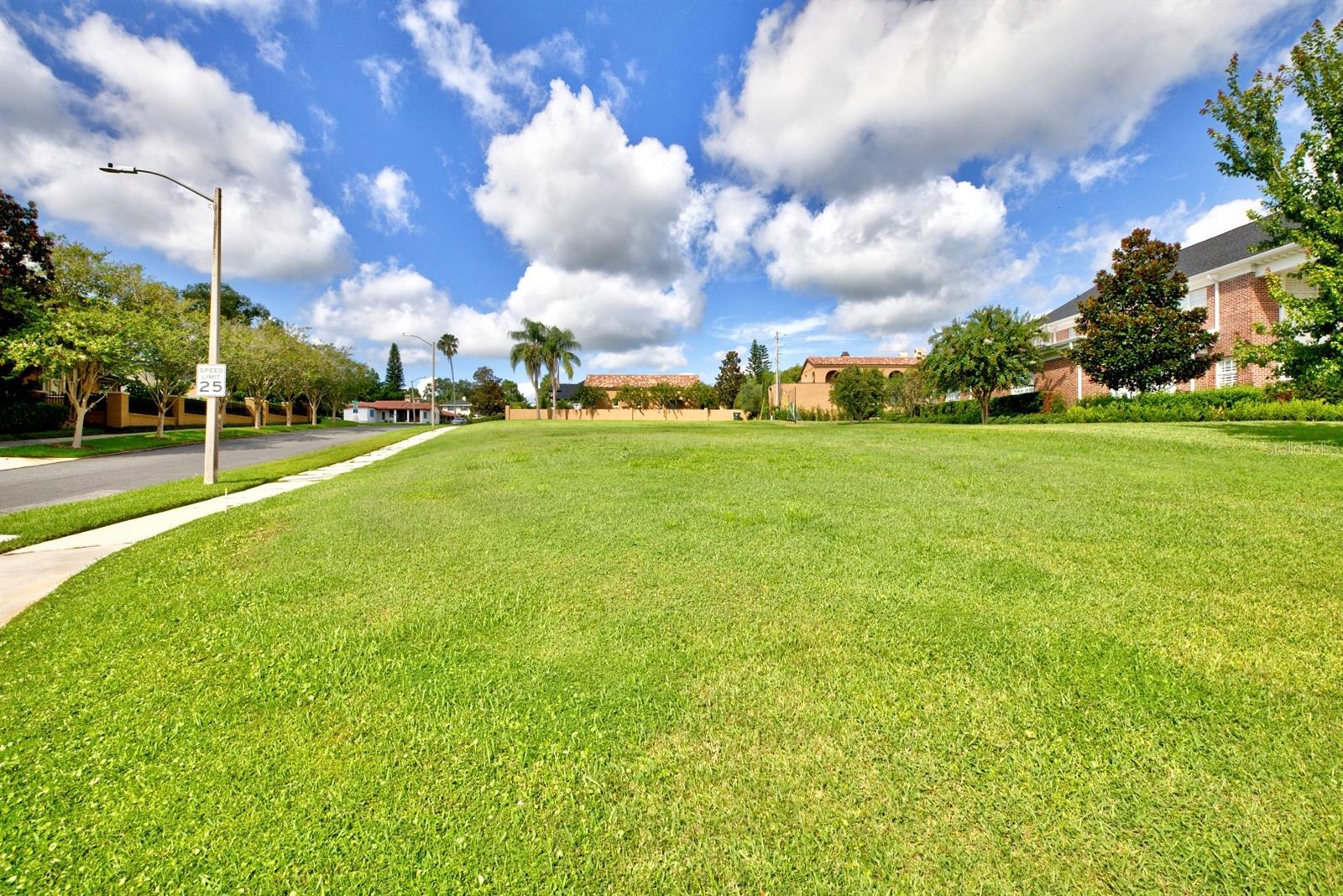 Image 20 of 27 For 981 Lake Hollingsworth Drive