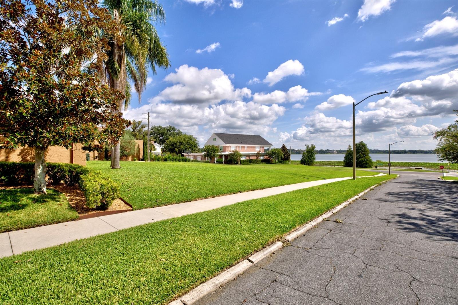 Image 21 of 27 For 981 Lake Hollingsworth Drive