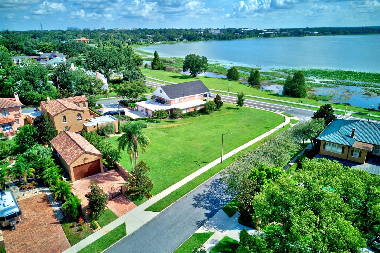 Image 5 of 27 For 981 Lake Hollingsworth Drive