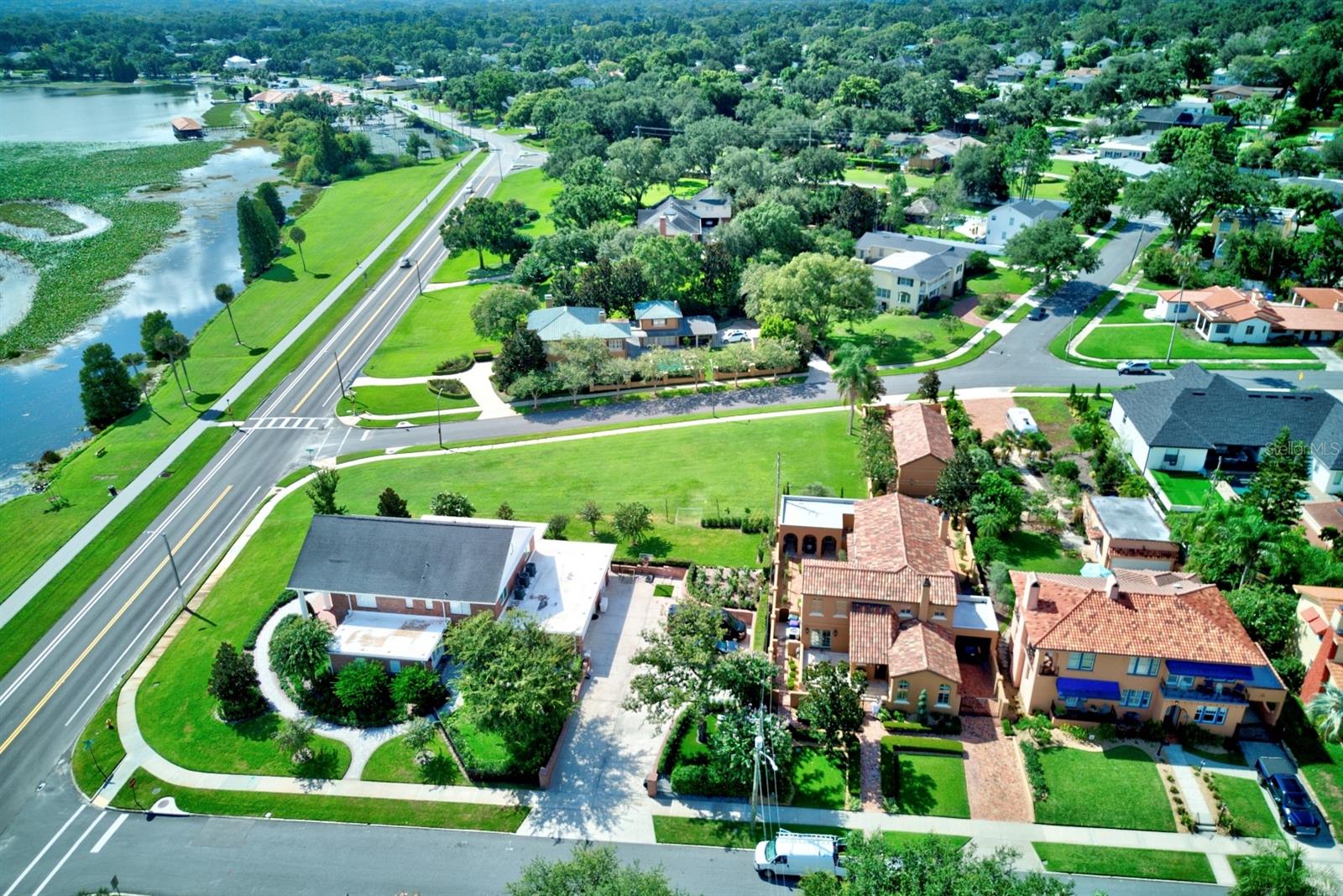 Image 9 of 27 For 981 Lake Hollingsworth Drive