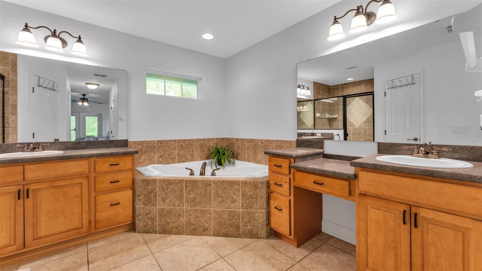 Image 21 of 59 For 2514 Deerbrook Drive