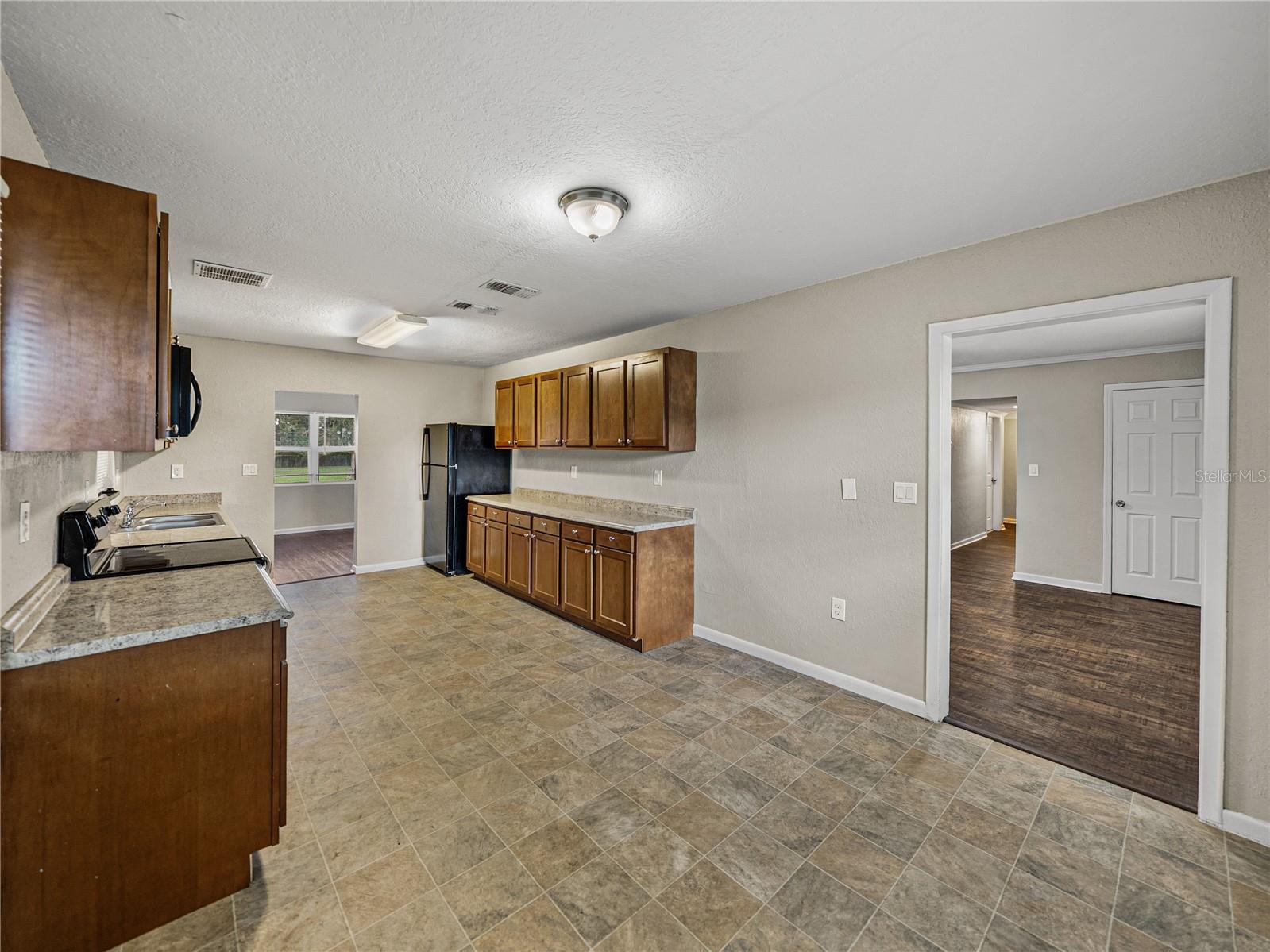 Image 10 of 52 For 1015 Sutton Road