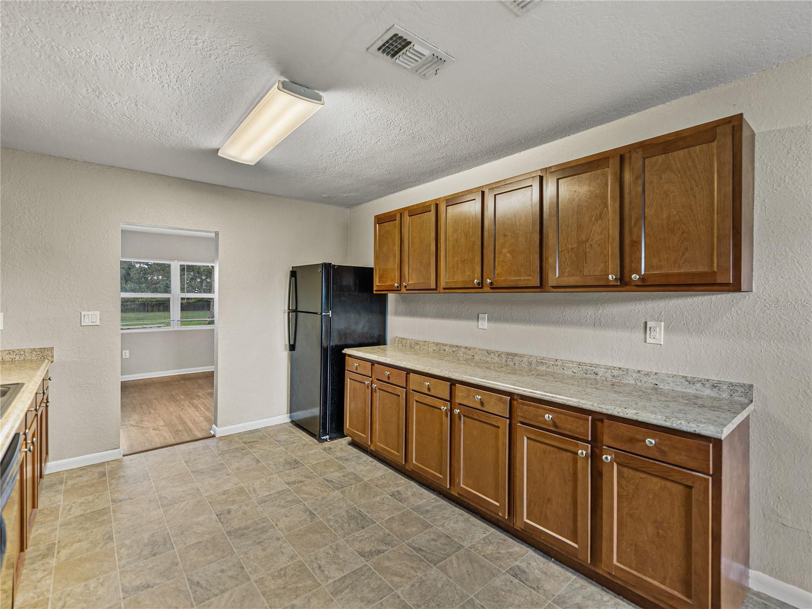 Image 11 of 52 For 1015 Sutton Road