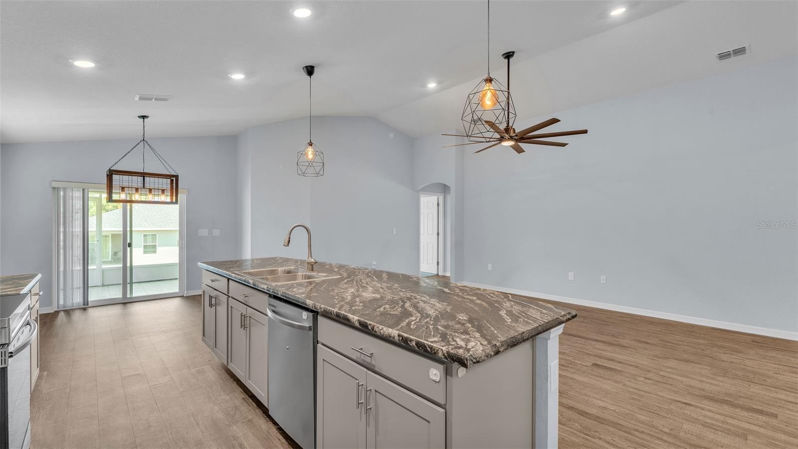 Image 10 of 50 For 7214 Victoria Road