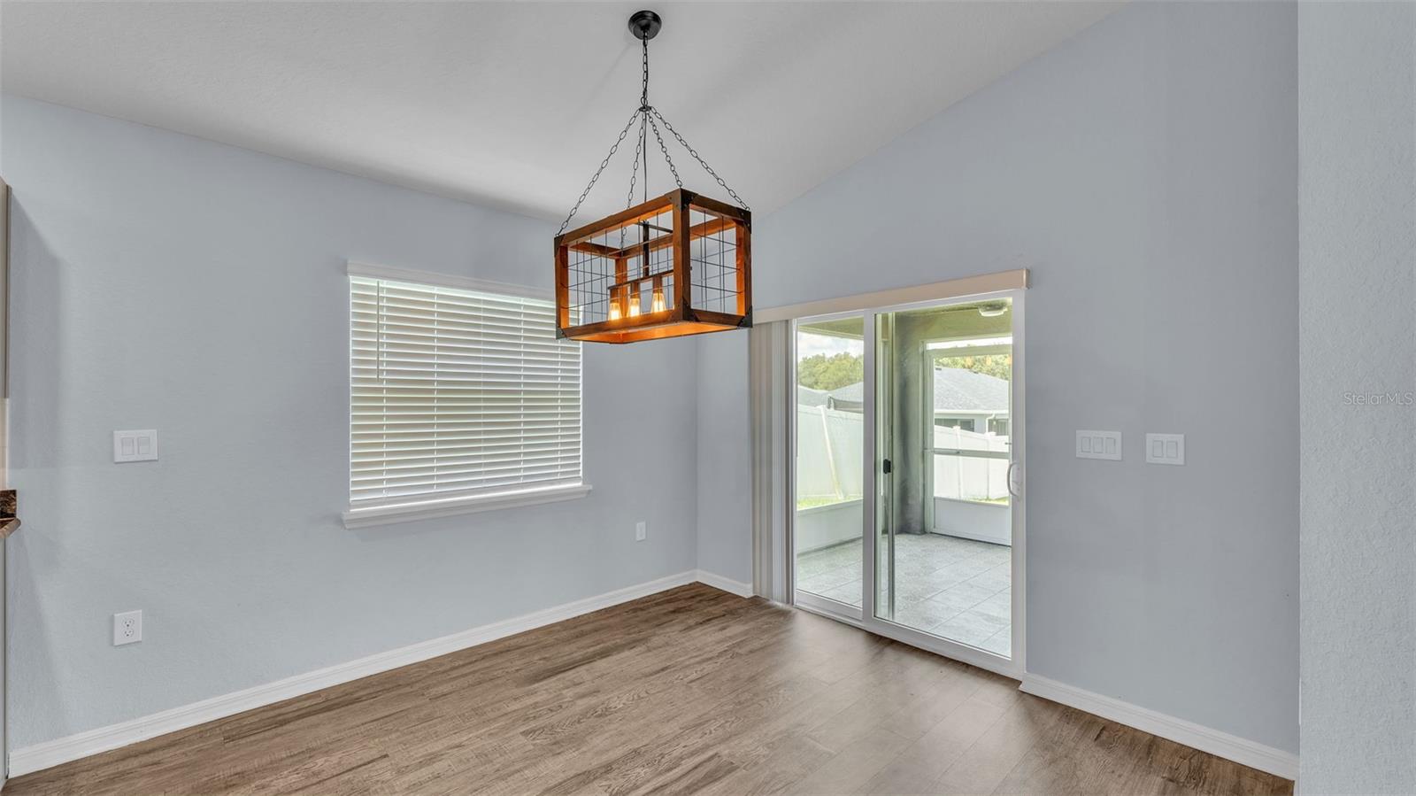 Image 13 of 50 For 7214 Victoria Road