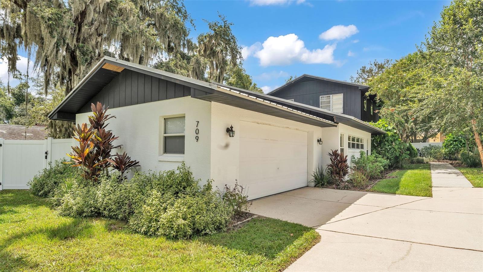 Image 2 of 62 For 709 Dogwood Lane
