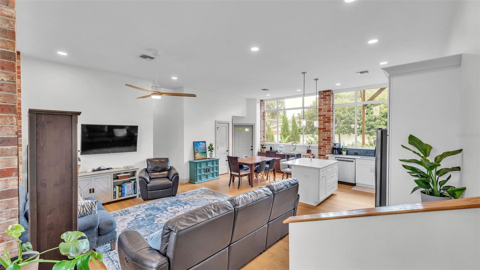 Image 4 of 62 For 709 Dogwood Lane