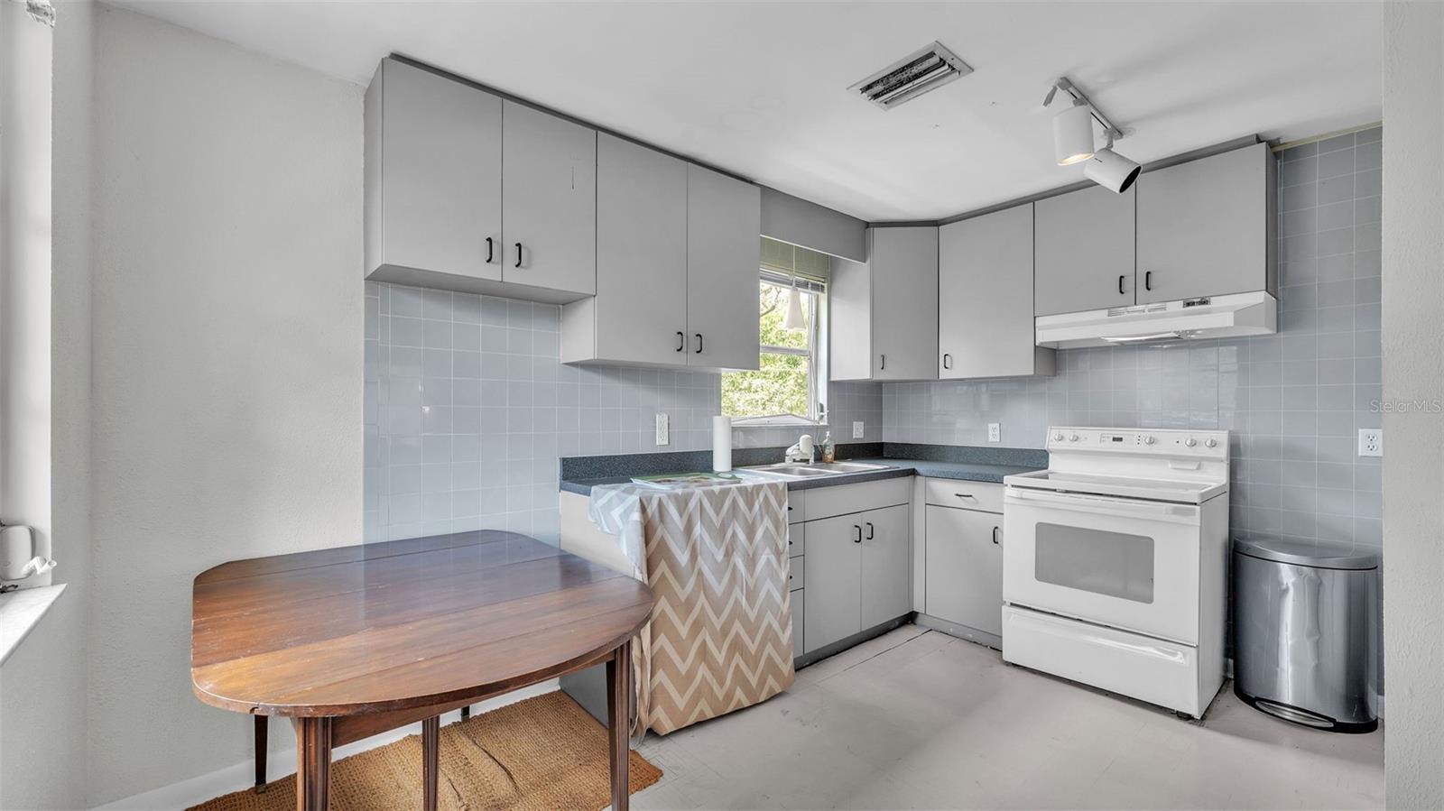 Image 42 of 62 For 709 Dogwood Lane