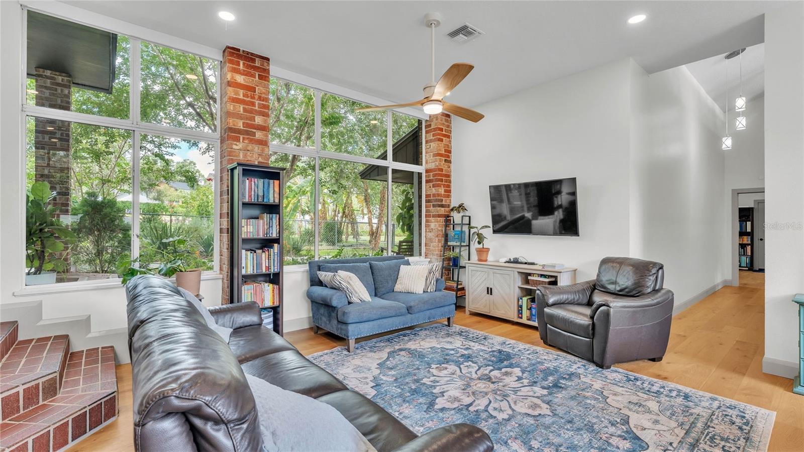 Image 6 of 62 For 709 Dogwood Lane