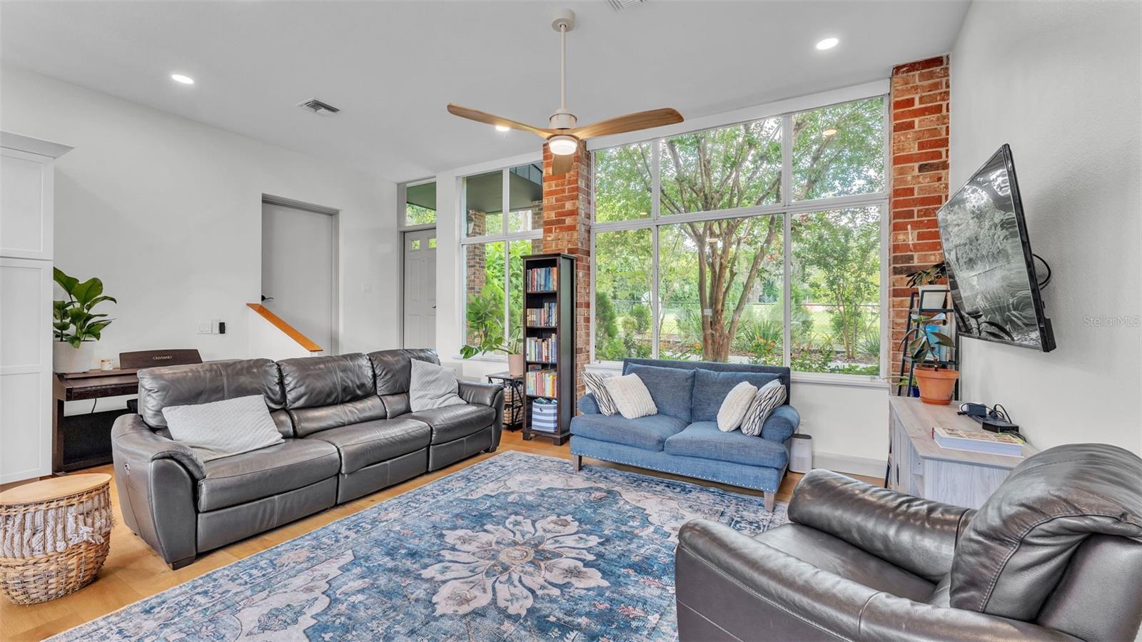 Image 7 of 62 For 709 Dogwood Lane