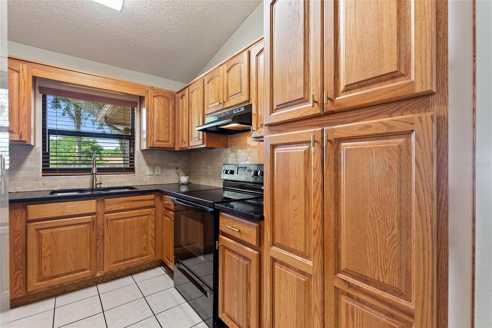 Image 16 of 27 For 6308 Highland Gardens Court
