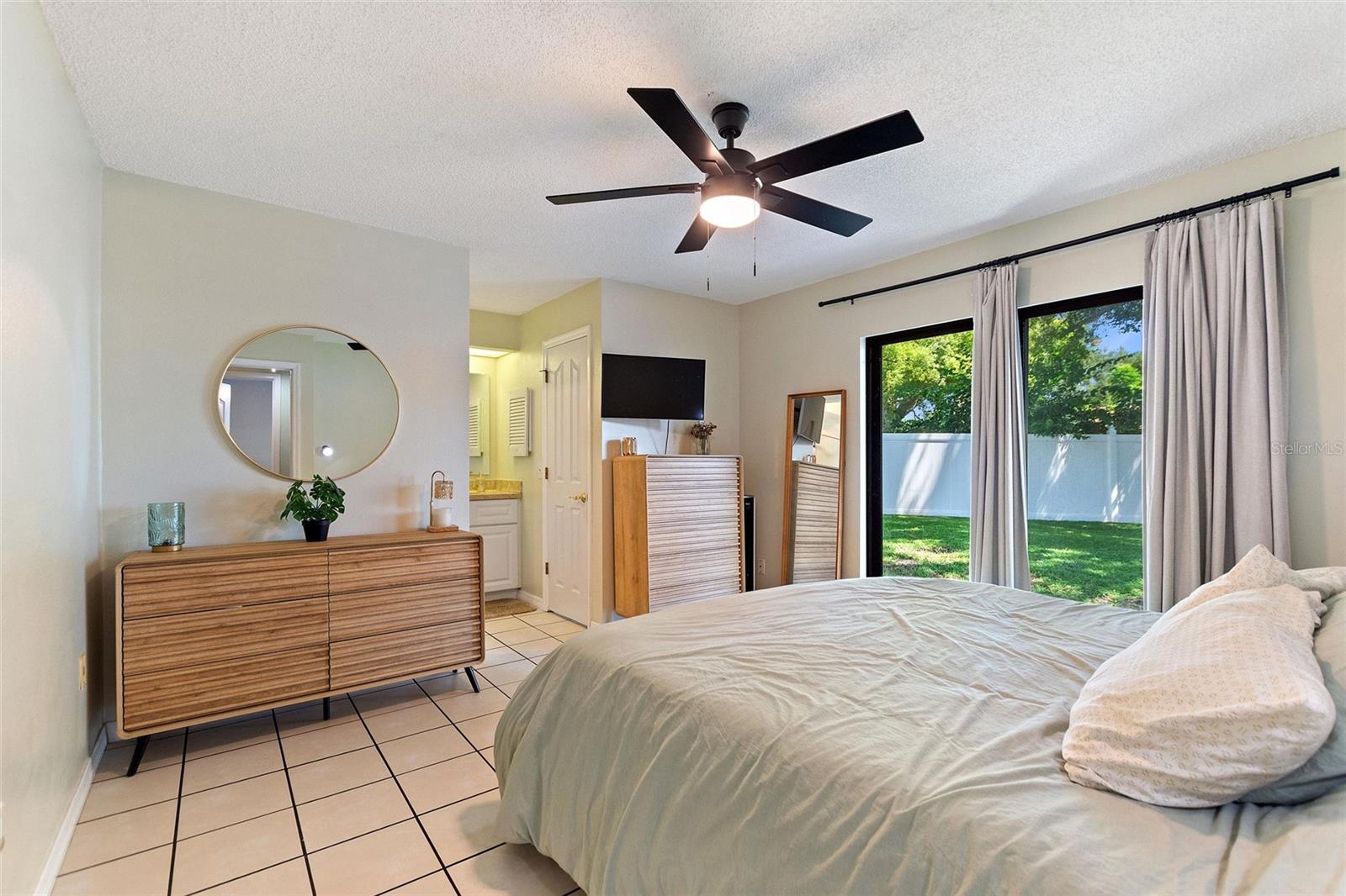 Image 18 of 27 For 6308 Highland Gardens Court