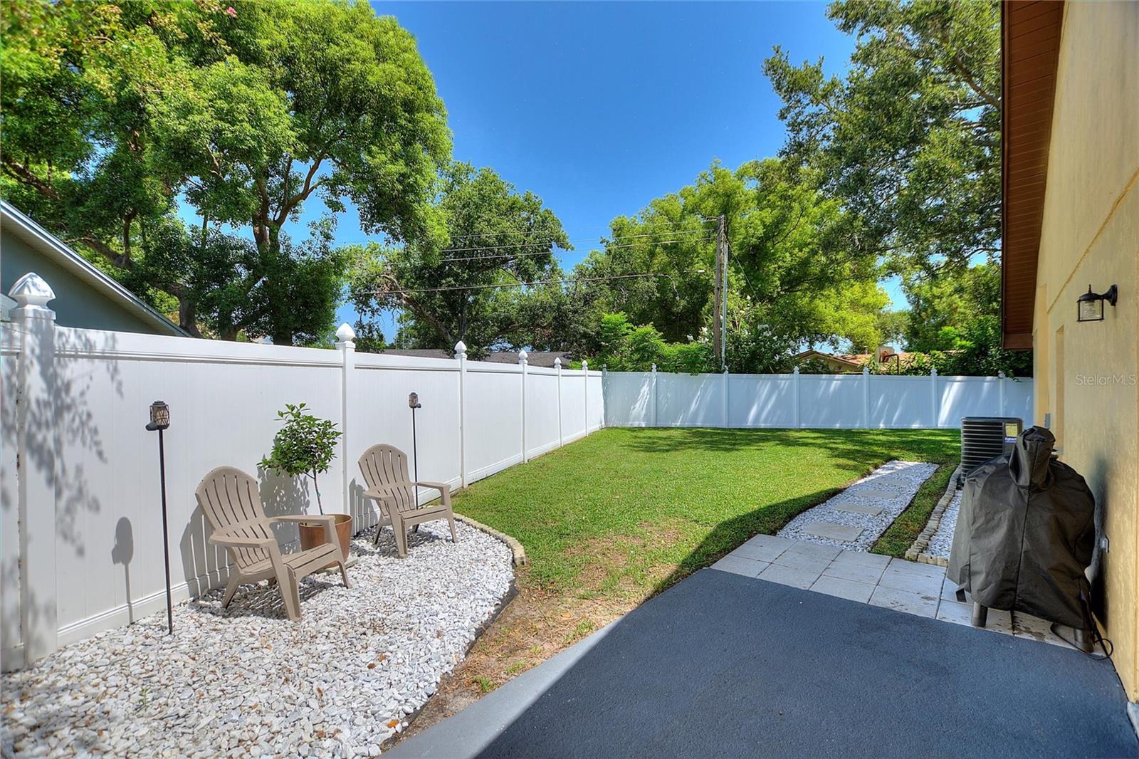 Image 5 of 27 For 6308 Highland Gardens Court