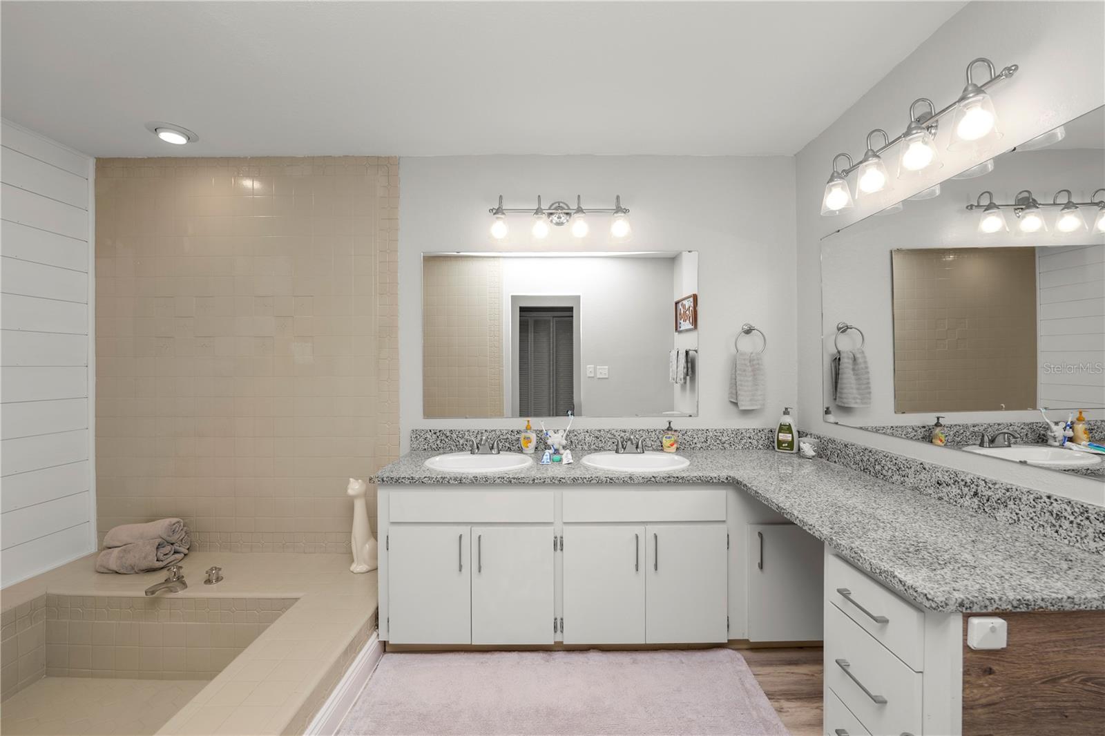 Image 34 of 81 For 5810 Oakmont Lane