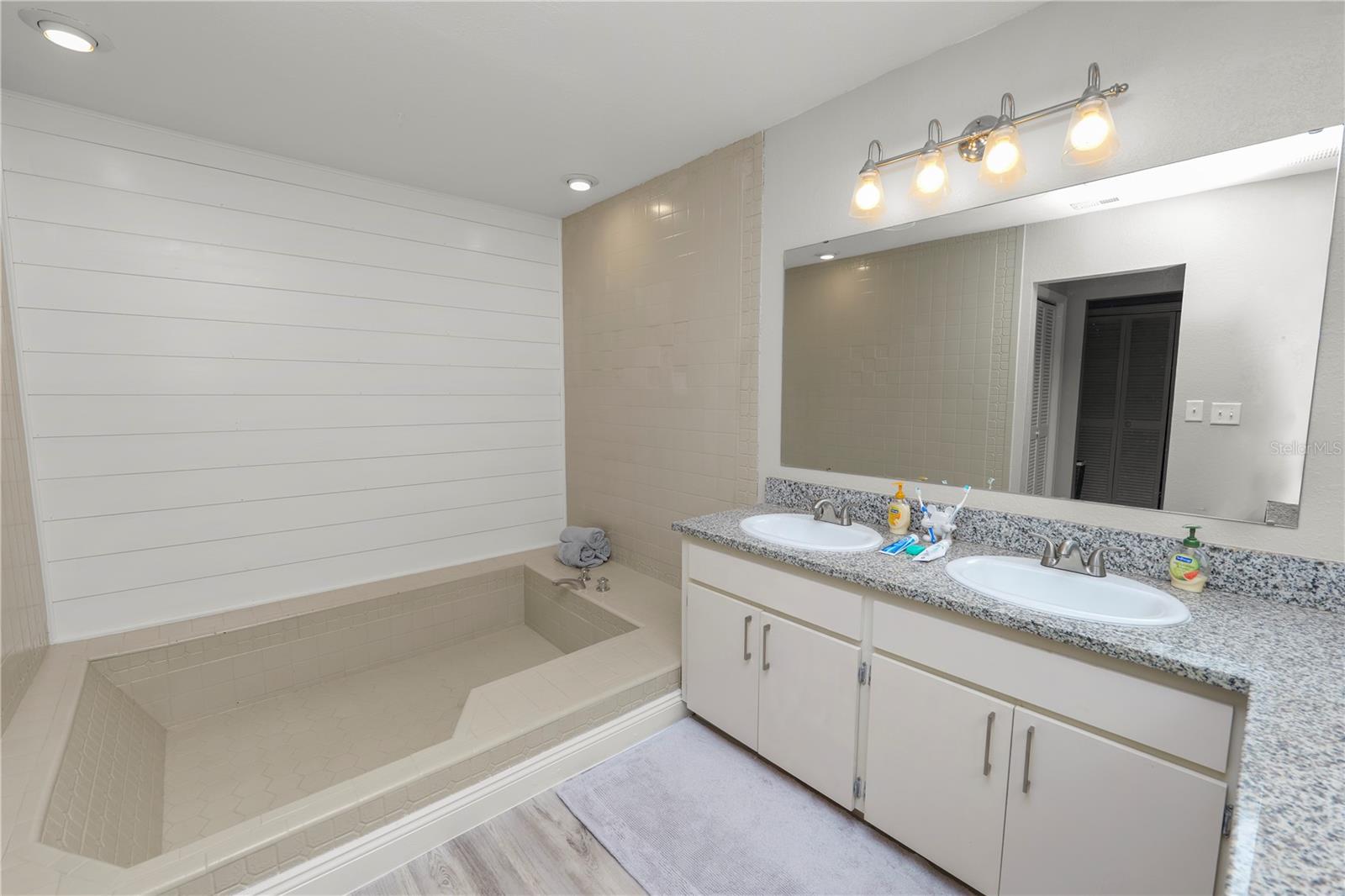 Image 35 of 81 For 5810 Oakmont Lane