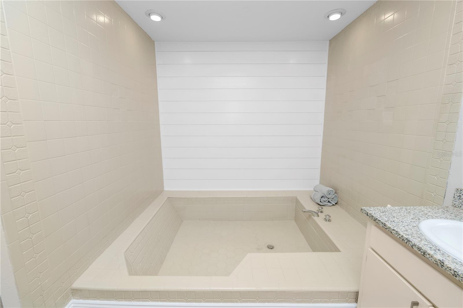 Image 36 of 81 For 5810 Oakmont Lane