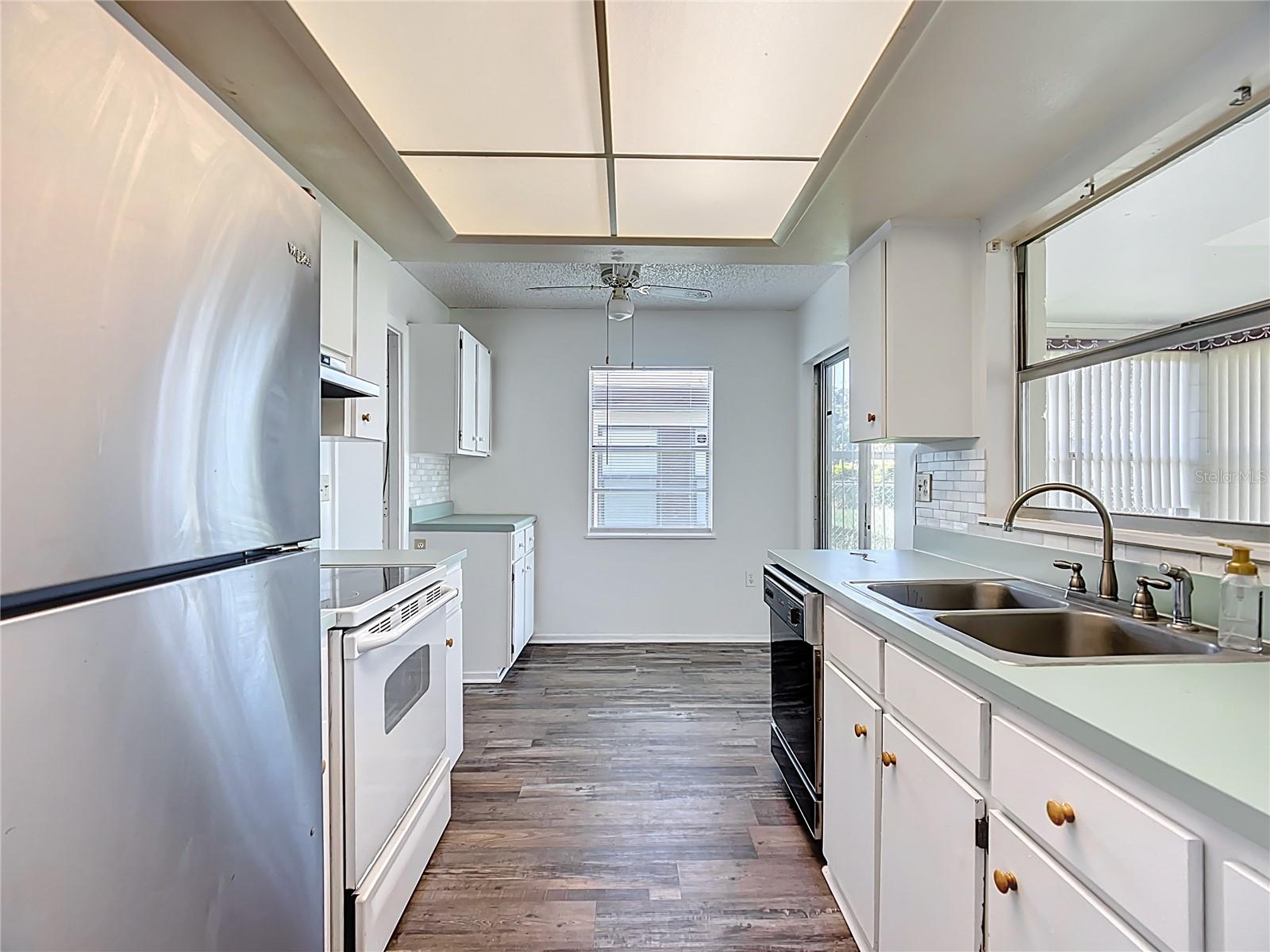 Image 11 of 43 For 1135 Waterview Boulevard W
