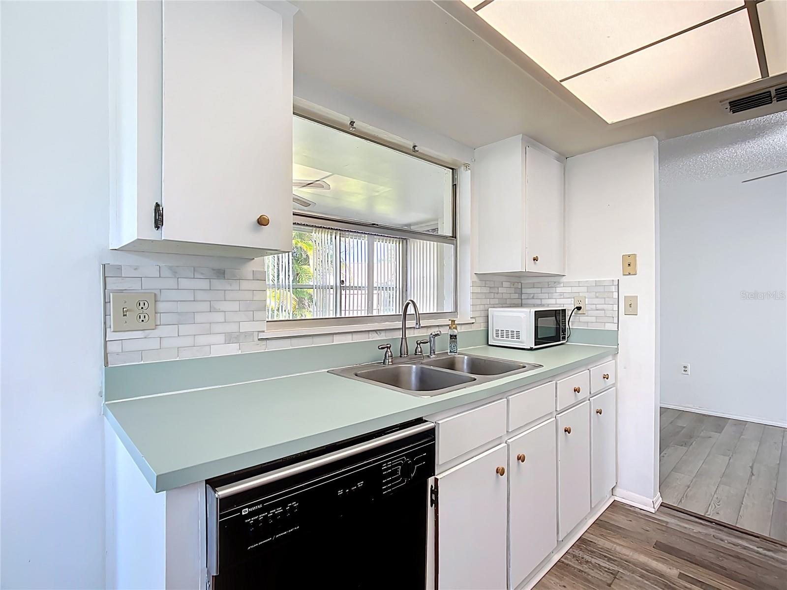 Image 14 of 43 For 1135 Waterview Boulevard W