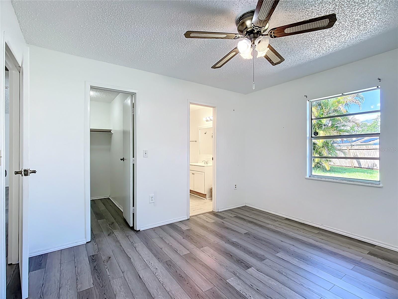 Image 17 of 43 For 1135 Waterview Boulevard W