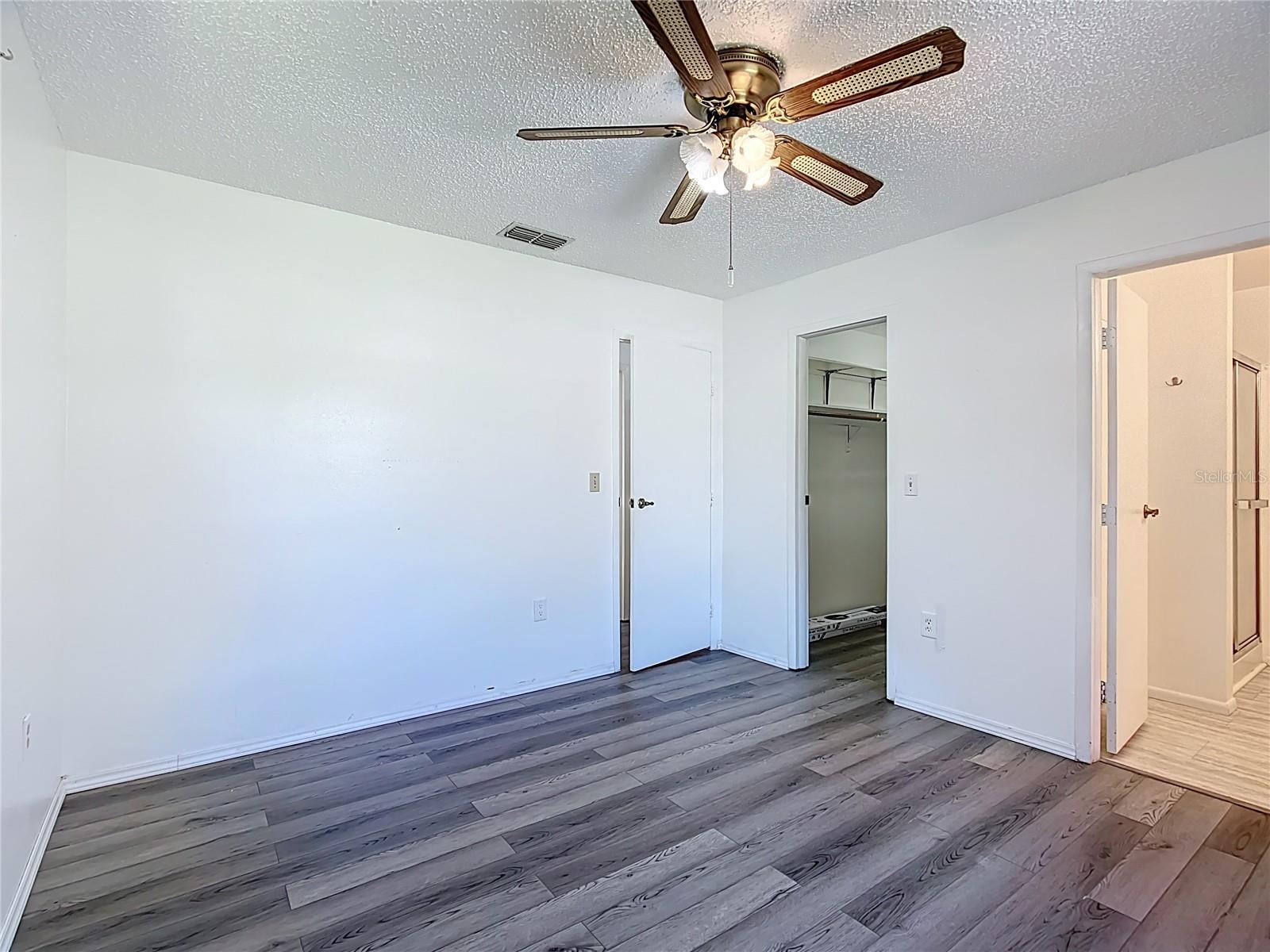 Image 18 of 43 For 1135 Waterview Boulevard W