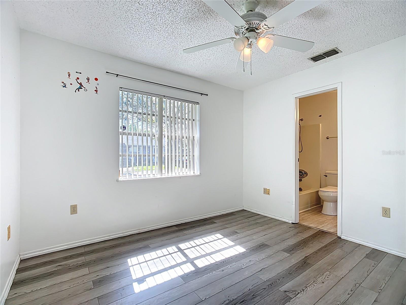 Image 19 of 43 For 1135 Waterview Boulevard W