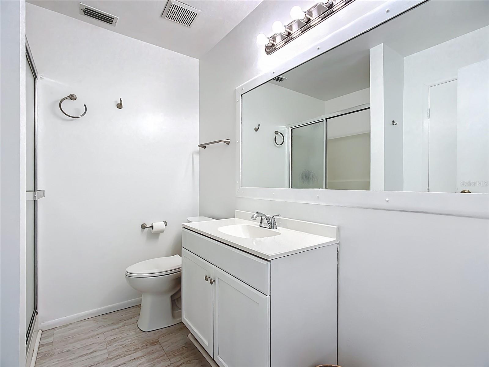 Image 21 of 43 For 1135 Waterview Boulevard W