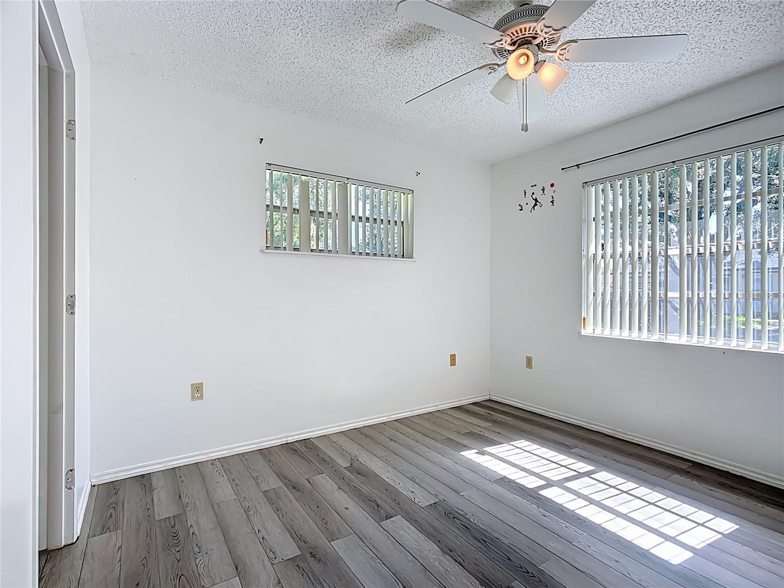 Image 23 of 43 For 1135 Waterview Boulevard W