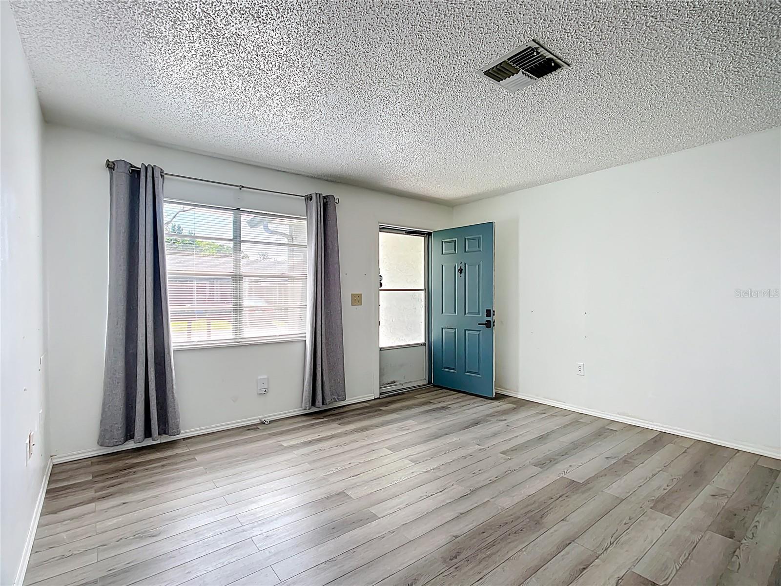 Image 7 of 43 For 1135 Waterview Boulevard W