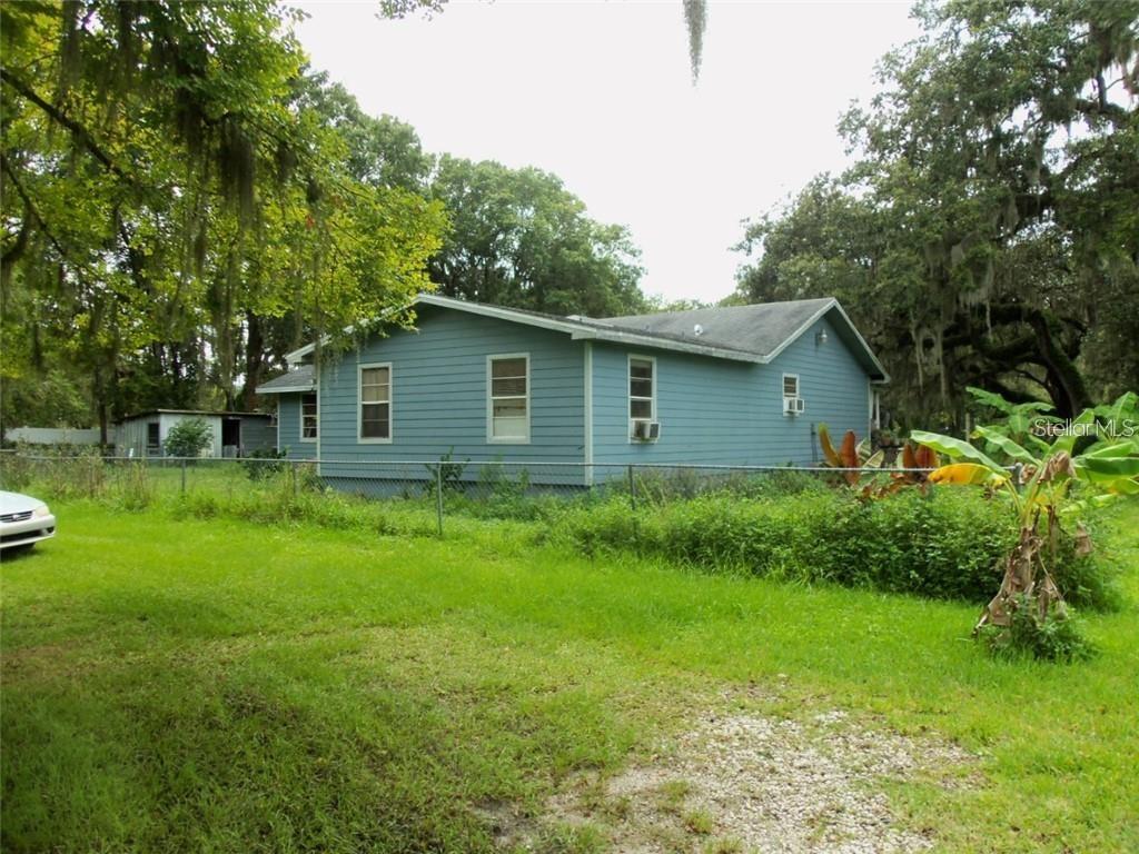 Listing Details for 215 John Carroll Road E, LAKELAND, FL 33801
