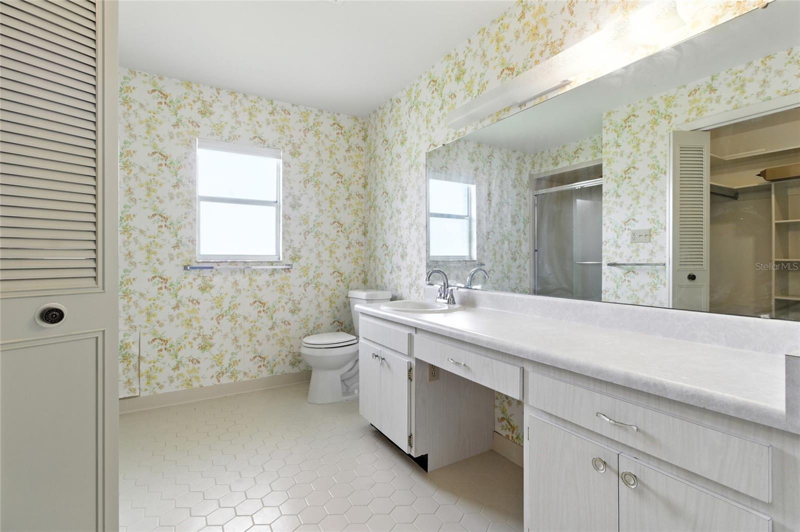 Image 16 of 21 For 293 Paradise Island Drive