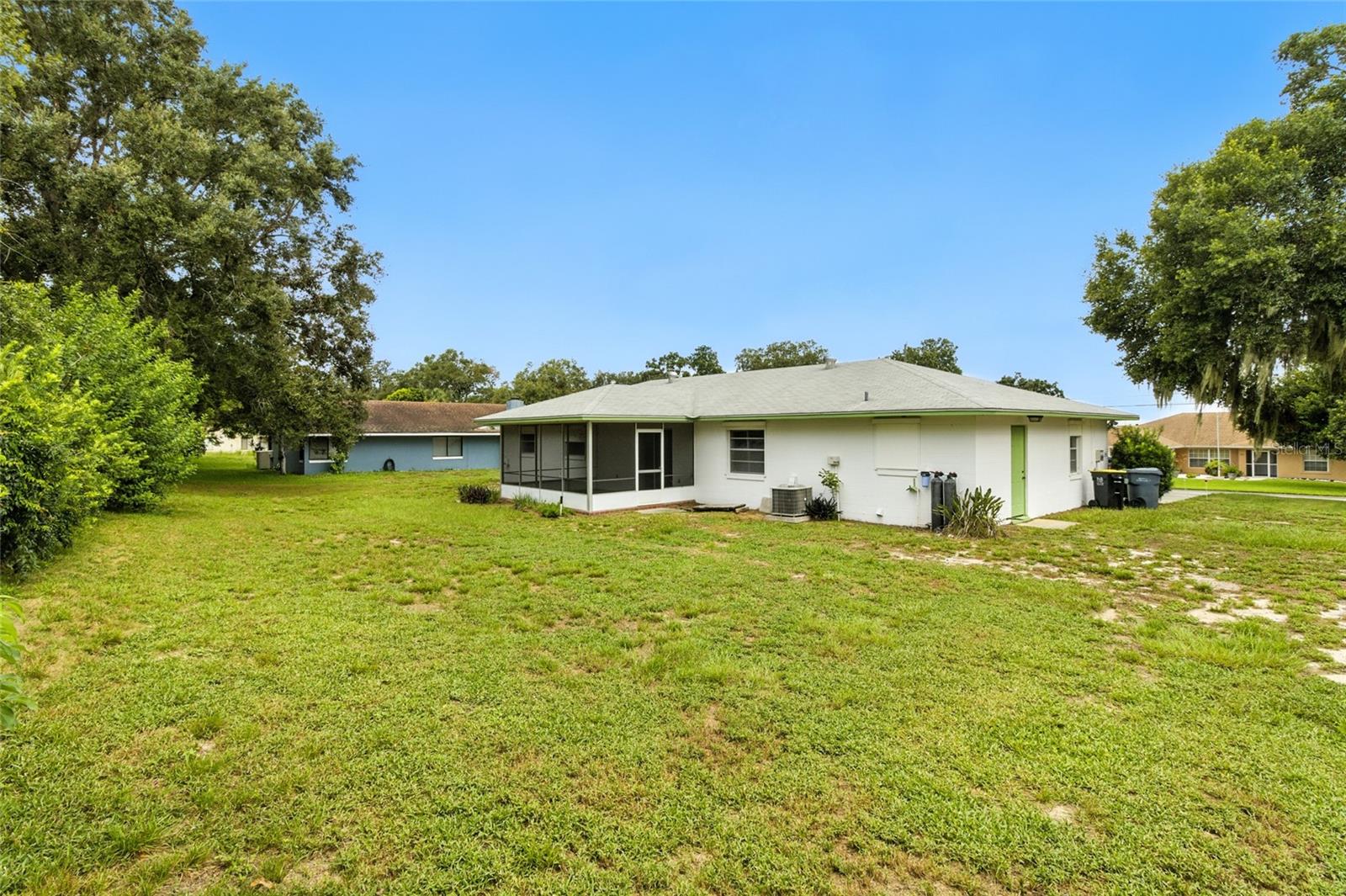 Image 18 of 21 For 293 Paradise Island Drive