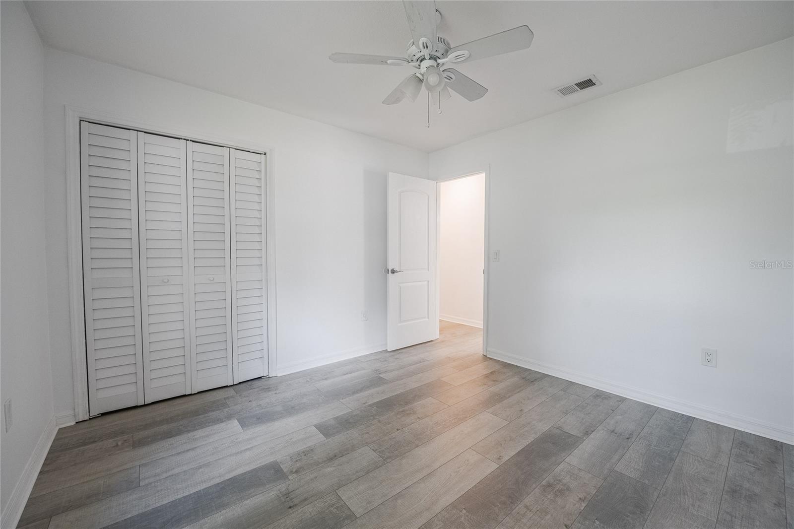 Image 16 of 38 For 2822 Forestgreen Drive S