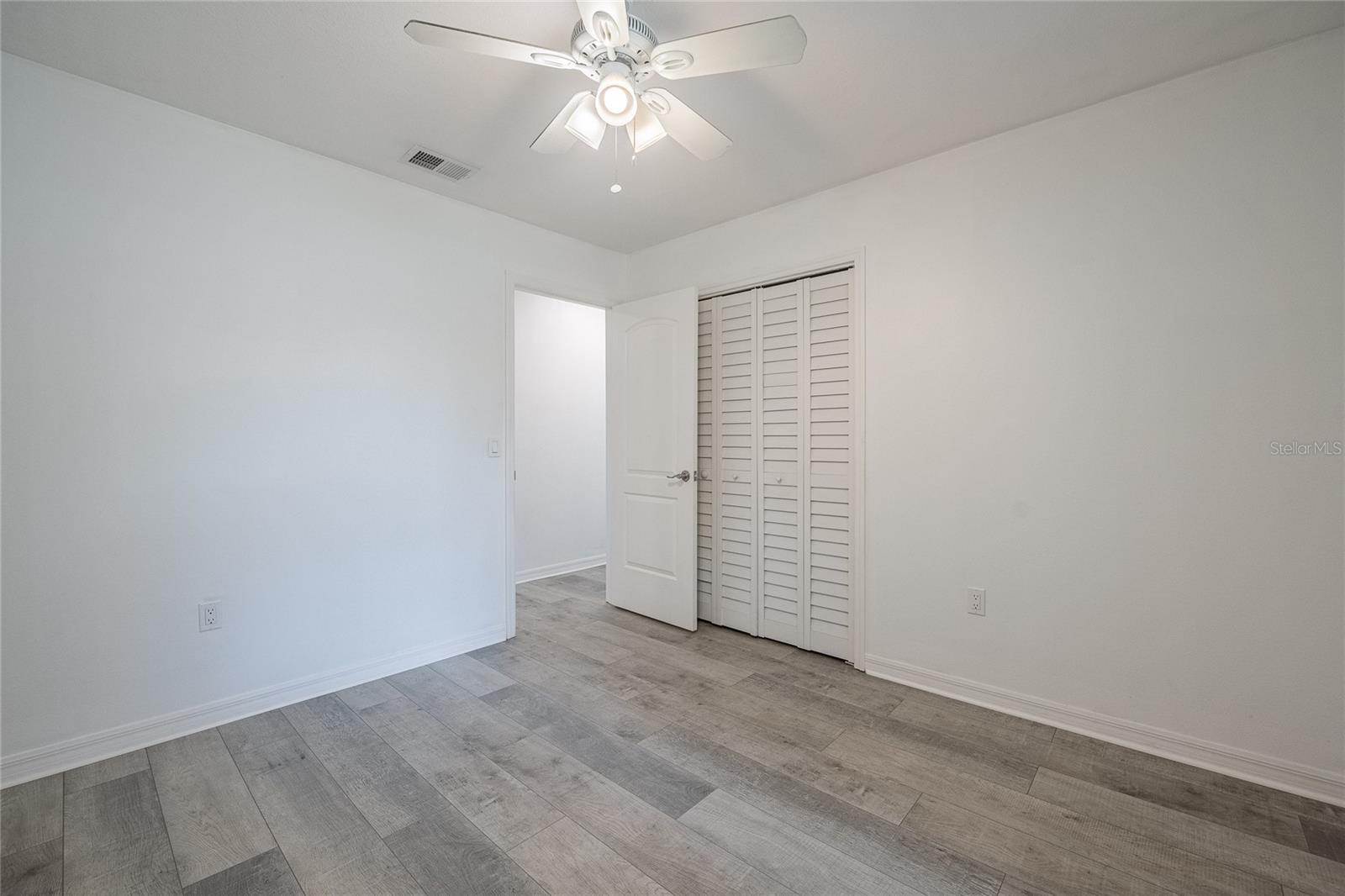 Image 22 of 38 For 2822 Forestgreen Drive S