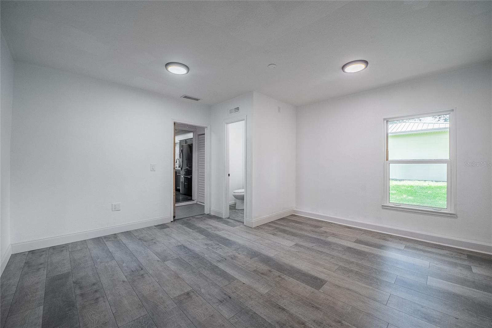 Image 24 of 38 For 2822 Forestgreen Drive S
