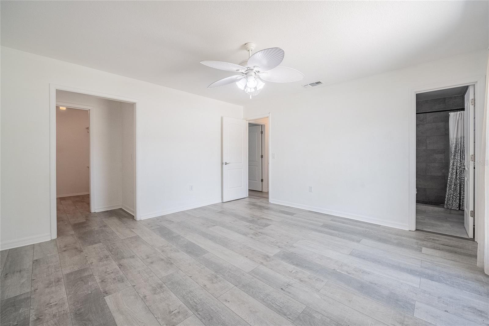 Image 4 of 38 For 2822 Forestgreen Drive S