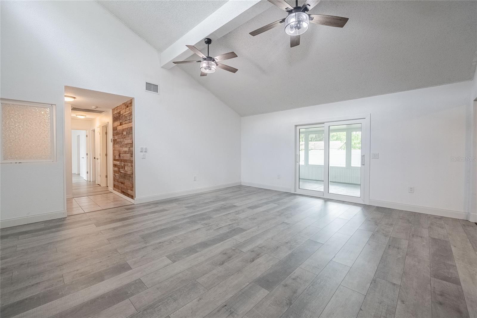 Image 8 of 38 For 2822 Forestgreen Drive S