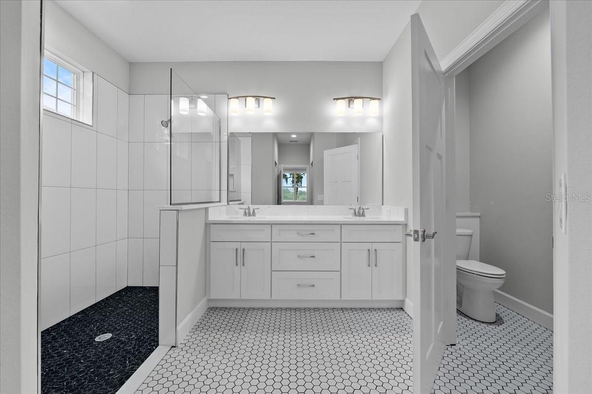 Image 24 of 40 For 4545 Fairway Oaks Drive