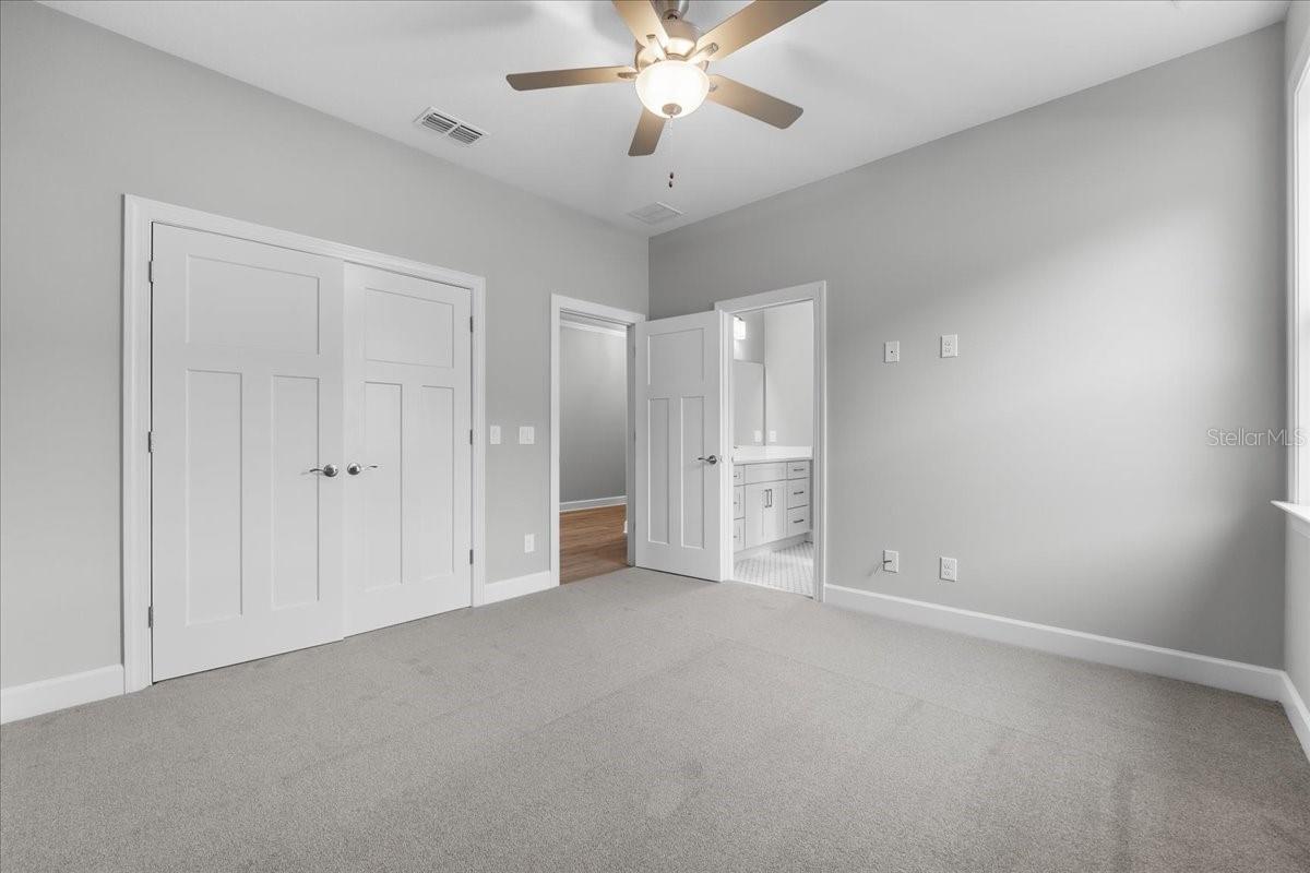 Image 25 of 40 For 4545 Fairway Oaks Drive