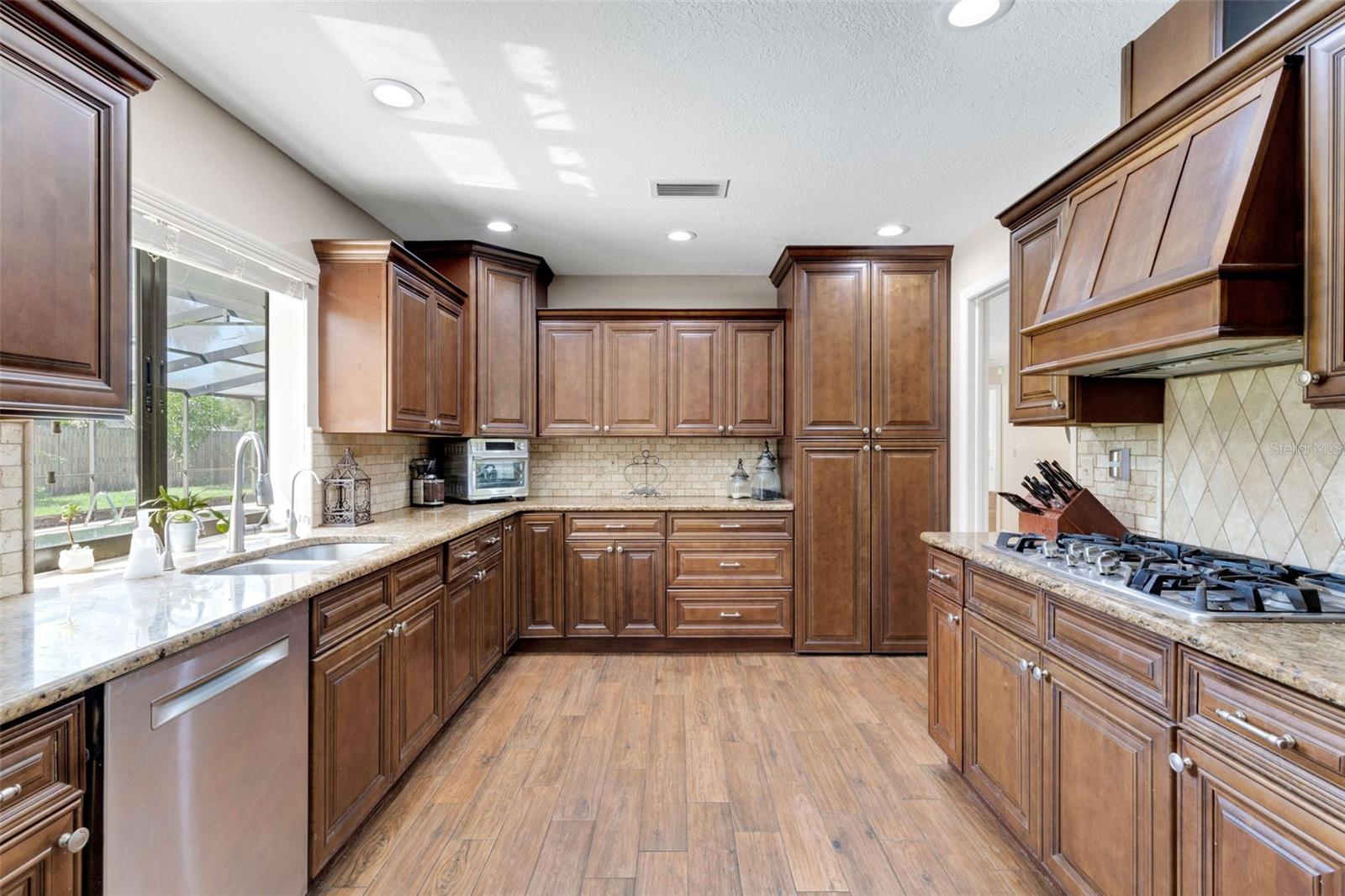 Image 13 of 48 For 6318 Oak Square W