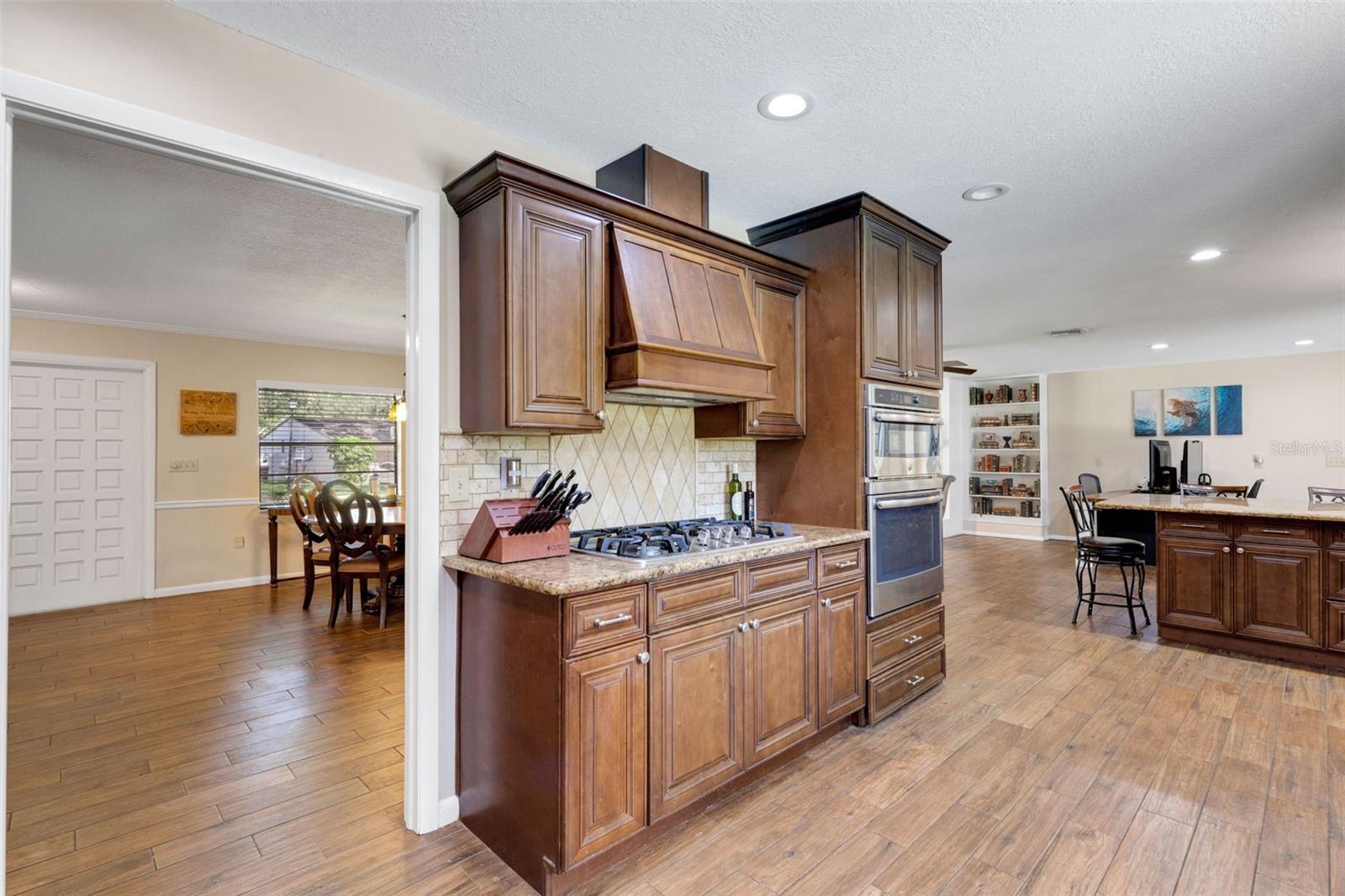 Image 15 of 48 For 6318 Oak Square W