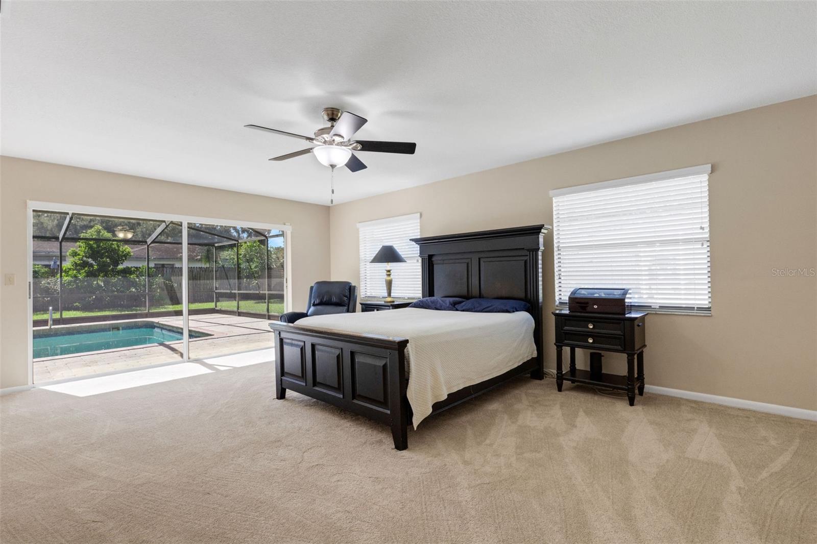 Image 18 of 48 For 6318 Oak Square W